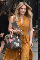 Hilary Duff Longsleeve T-shirt #2763736