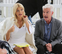 Holly Willoughby magic mug #G1064774