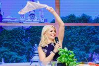Holly Willoughby magic mug #G1064857