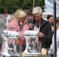 Holly Willoughby magic mug #G1064981