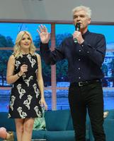 Holly Willoughby magic mug #G1064998