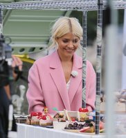 Holly Willoughby Longsleeve T-shirt #2823066