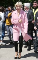 Holly Willoughby Sweatshirt #2823361