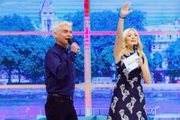 Holly Willoughby Longsleeve T-shirt #2823592