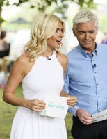 Holly Willoughby Sweatshirt #2823639