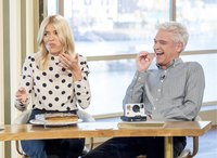 Holly Willoughby Longsleeve T-shirt #3157922