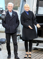 Holly Willoughby Sweatshirt #3157984