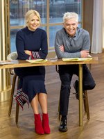 Holly Willoughby longsleeve t-shirt #3158038