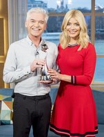 Holly Willoughby Longsleeve T-shirt #3158131
