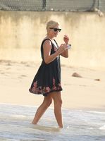 Holly Willoughby t-shirt #3166468