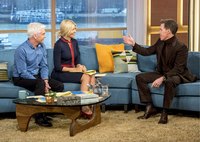 Holly Willoughby Longsleeve T-shirt #3166484