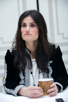 Idina Menzel Longsleeve T-shirt #2464158