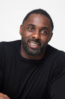Idris Elba Longsleeve T-shirt #2367013