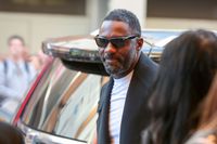 Idris Elba Longsleeve T-shirt #3144451