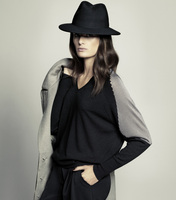 Isabeli Fontana Longsleeve T-shirt #2183053