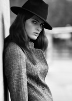 Isabeli Fontana Longsleeve T-shirt #2183071