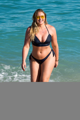 Iskra Lawrence stickers 2950517