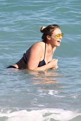 Iskra Lawrence stickers 2950643