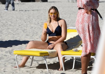Iskra Lawrence stickers 2950688