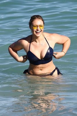 Iskra Lawrence stickers 2950691