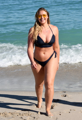 Iskra Lawrence stickers 2950716