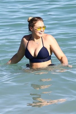 Iskra Lawrence stickers 2950817