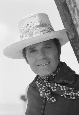 Jack Lord puzzle 2557036