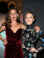 Jennifer Garner Sweatshirt #2906680
