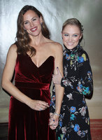 Jennifer Garner Sweatshirt #2906979