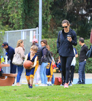 Jennifer Garner Sweatshirt #3068401