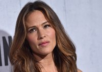 Jennifer Garner Sweatshirt #3766113