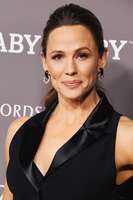 Jennifer Garner Sweatshirt #3795319