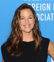 Jennifer Garner Sweatshirt #3795360