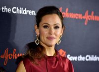 Jennifer Garner Sweatshirt #3795529