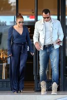 Jennifer Lopez Sweatshirt #3240160