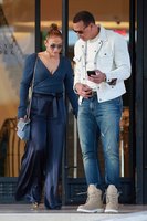 Jennifer Lopez Sweatshirt #3240190
