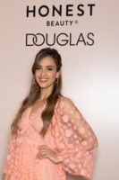 Jessica Alba Sweatshirt #3845441