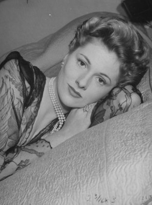 Joan Fontaine Poster 2672517