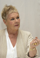 Judi Dench Longsleeve T-shirt #2245038