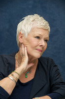 Judi Dench Longsleeve T-shirt #2245044