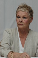 Judi Dench Longsleeve T-shirt #2459400