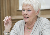 Judi Dench Sweatshirt #2474205