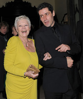 Judi Dench Sweatshirt #3070910