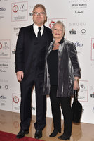 Judi Dench Sweatshirt #3070967