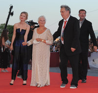 Judi Dench Sweatshirt #3070969