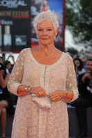 Judi Dench Longsleeve T-shirt #3071063