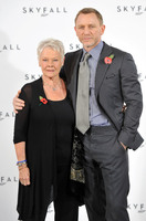 Judi Dench Longsleeve T-shirt #3071191