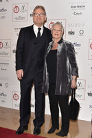 Judi Dench Sweatshirt #3071371