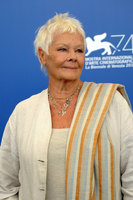 Judi Dench Sweatshirt #3071393