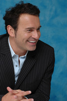 Julian McMahon mug #G565577